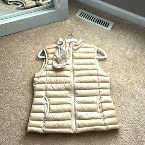Woman’s Ariat ideal down gold puffer zip vest size S EUC